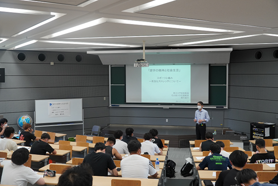 鈴木重行氏を講師にお迎えし、「建学の精神と社会生活」で講義を実施！