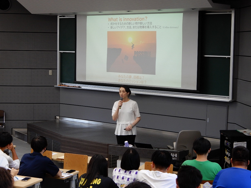 室伏由佳氏を講師にお迎えし、「建学の精神と社会生活・リベラルアーツ教育」で講義を実施！